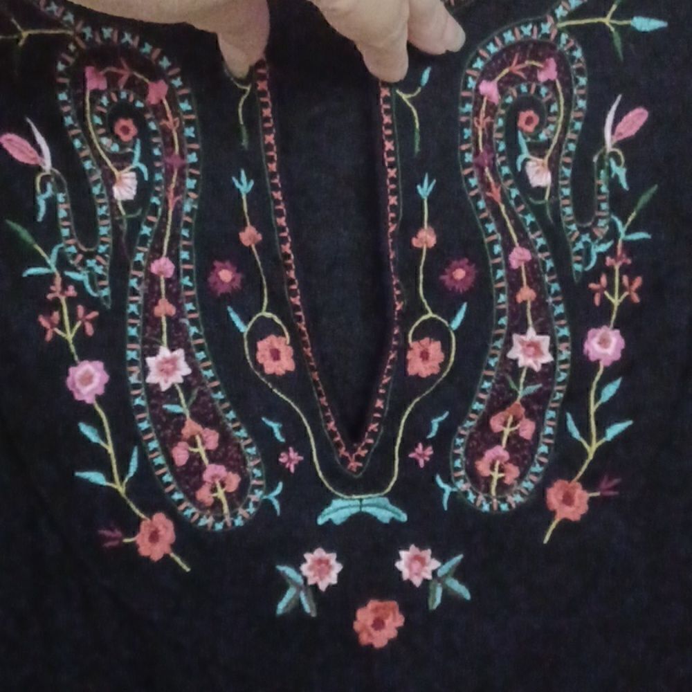 Black Embroidered Top by Even - Picture 3 of 7